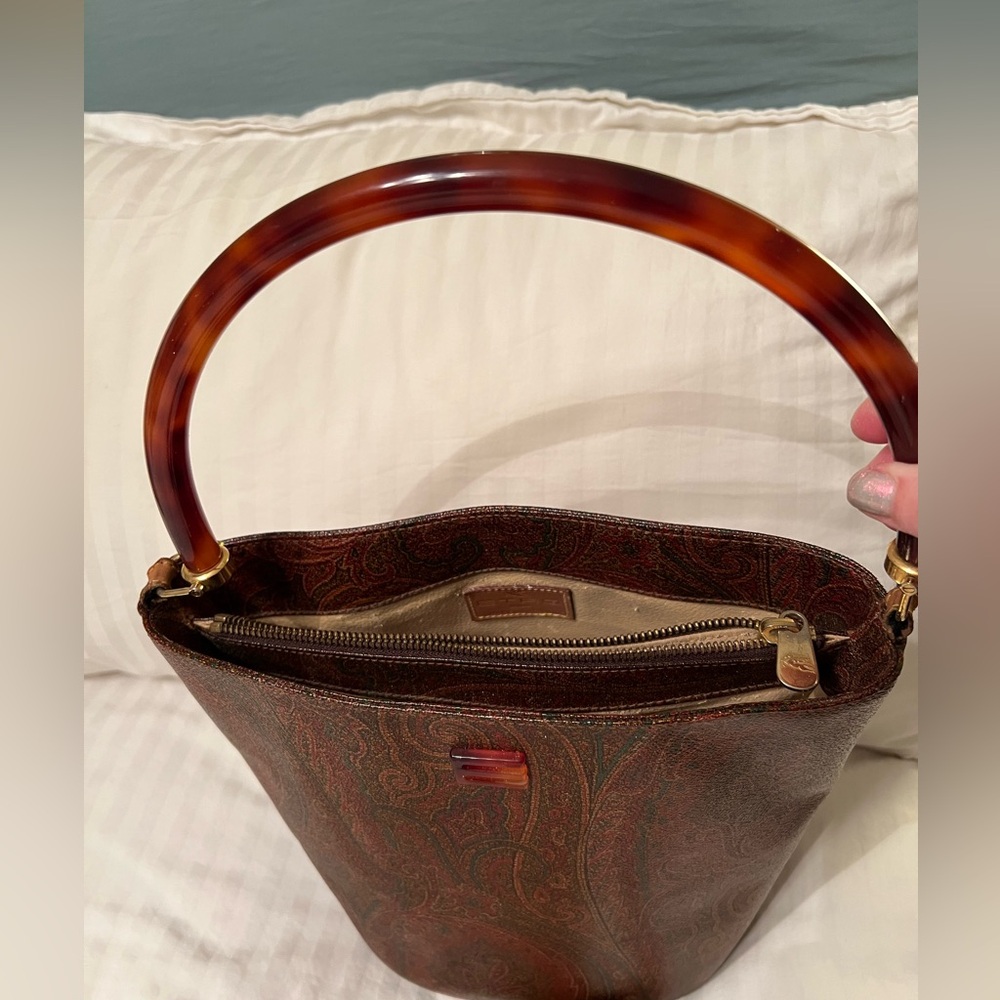 ETRO BAG very rare. Tortoise shell lucite handle, outside pristine w/no scuffs. - Picture 6 of 14